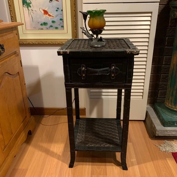Vintage Bronze Frogs and Tiffany Style Tulip Table Lamp - Picture 2 of 12